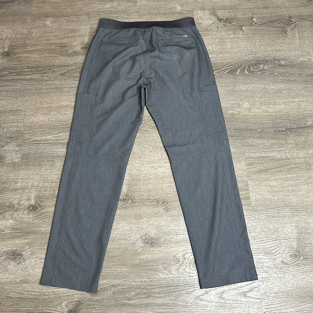 Figs Men’s Axim Cargo Scrub Pants in Graphite Sz M